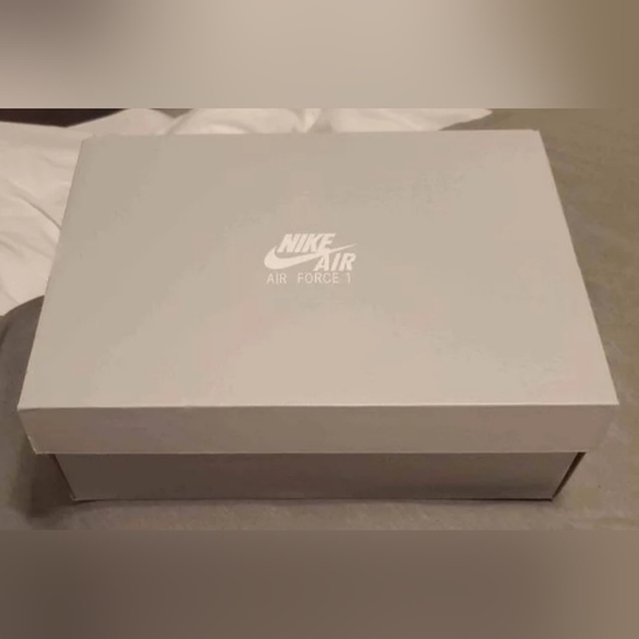 NIKE Air Force 1's/High LE GS/'Triple White'/Brand New In Box With Tag - Picture 8 of 13